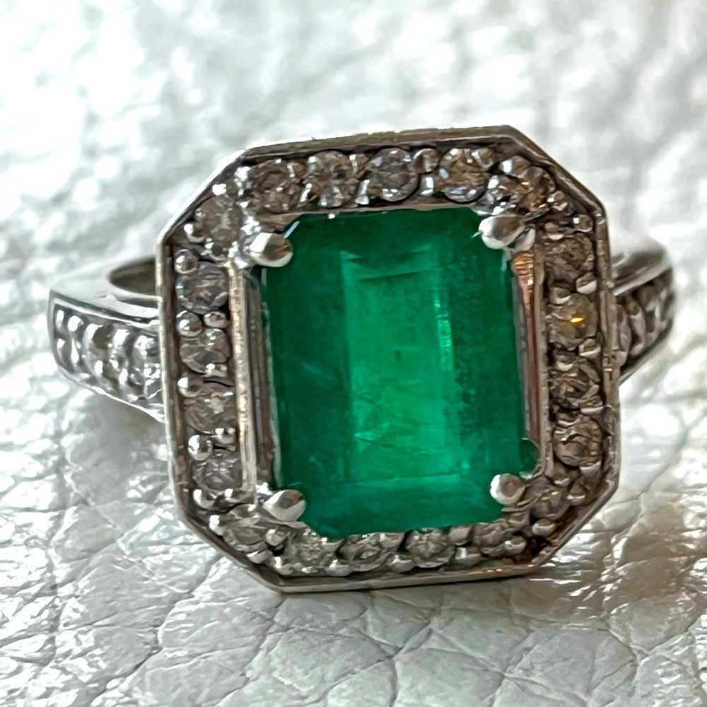 Emerald and diamond ring